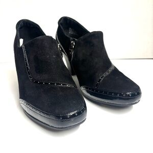 Clarks Artisan Diamond Cameo Ankle Bootie Heels Pumps Size 8.5